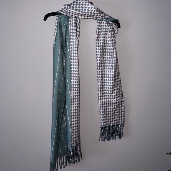 Gray and pink scarf new without tags - Picture 1 of 4